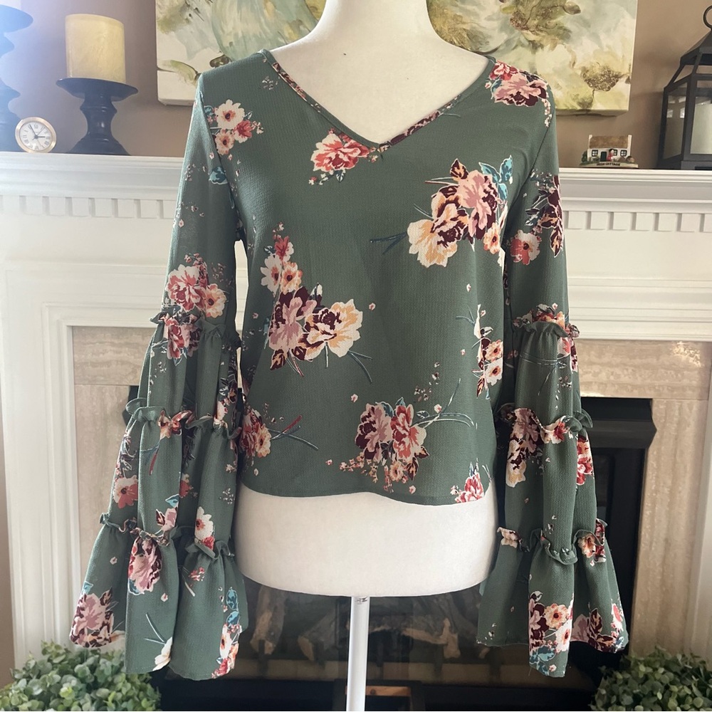 Altar’d State Women’s Floral Top